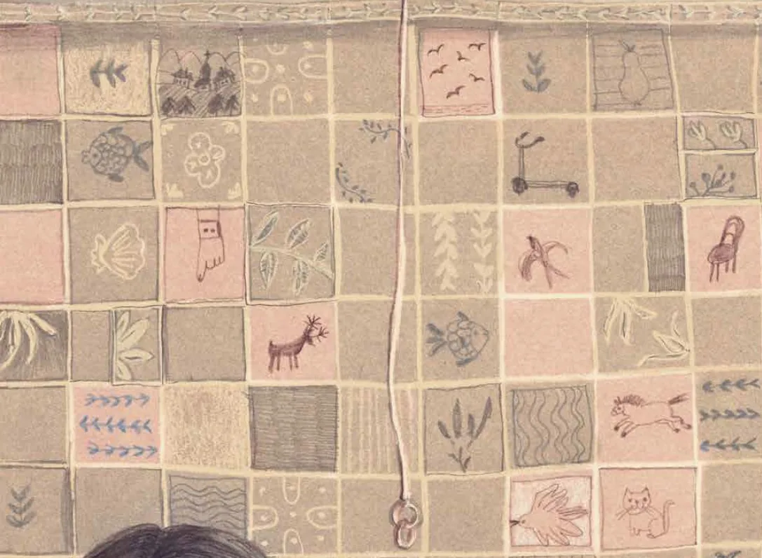 Fragment ilustracji Karoliny Jeske z książki „Nie znajdziesz mnie po śladach stóp”: wzorzyste kafelki z roślinami, ptakami i przedmiotami.